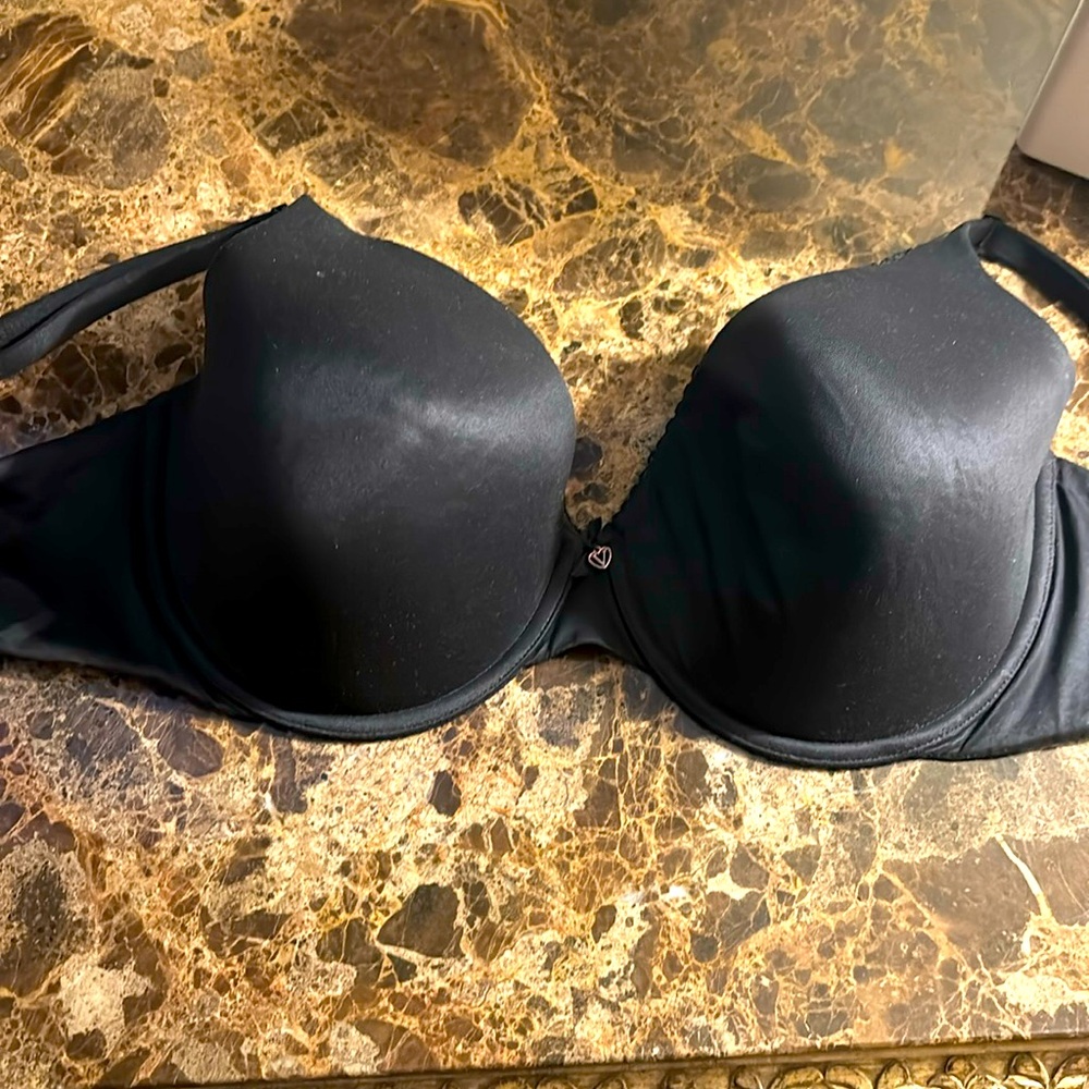 Victoria’s Secret Body by Victoria Full Coverage Bra- 36DDD- black
